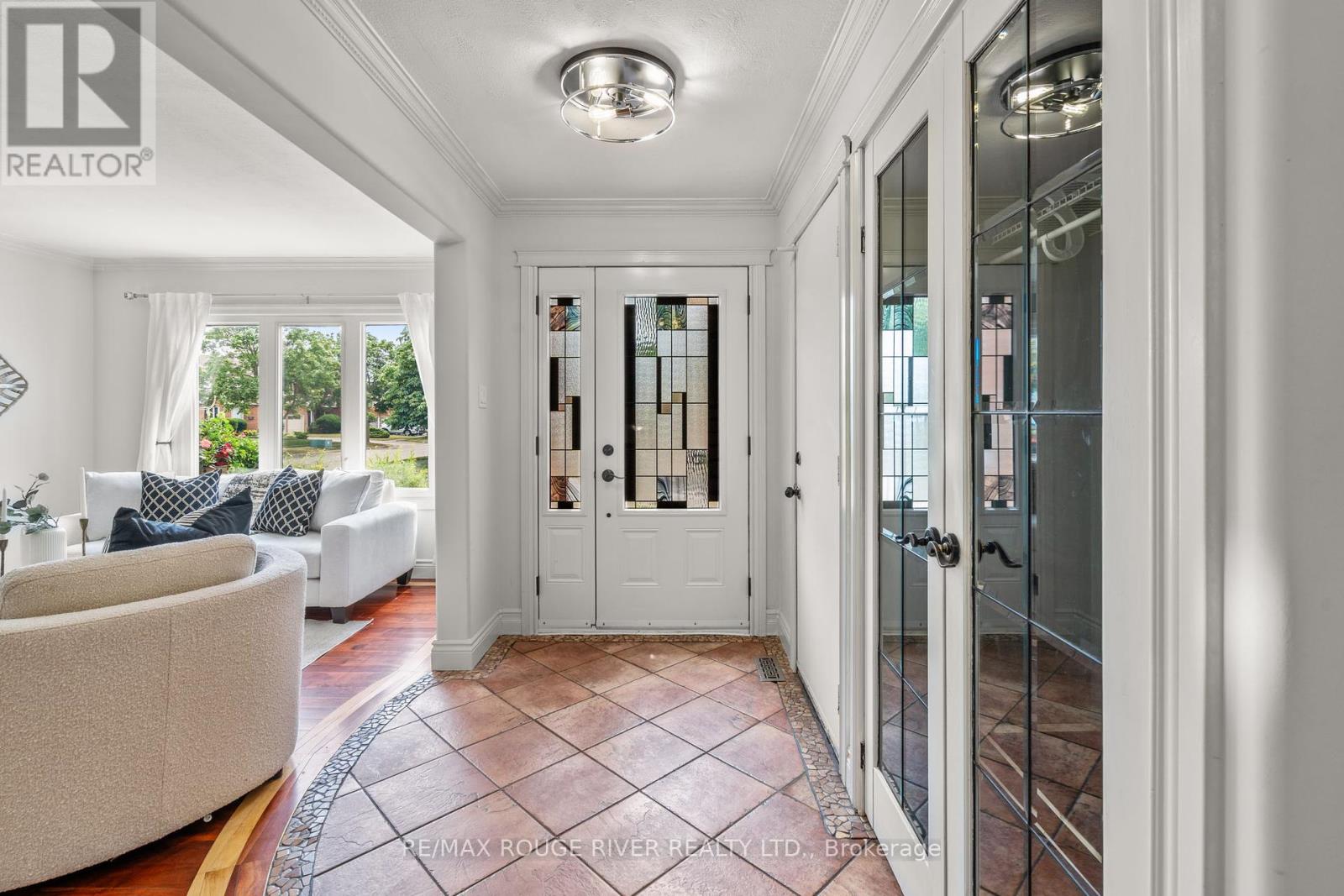Photo 3 of 41 Peachtree Crescent, Clarington ON