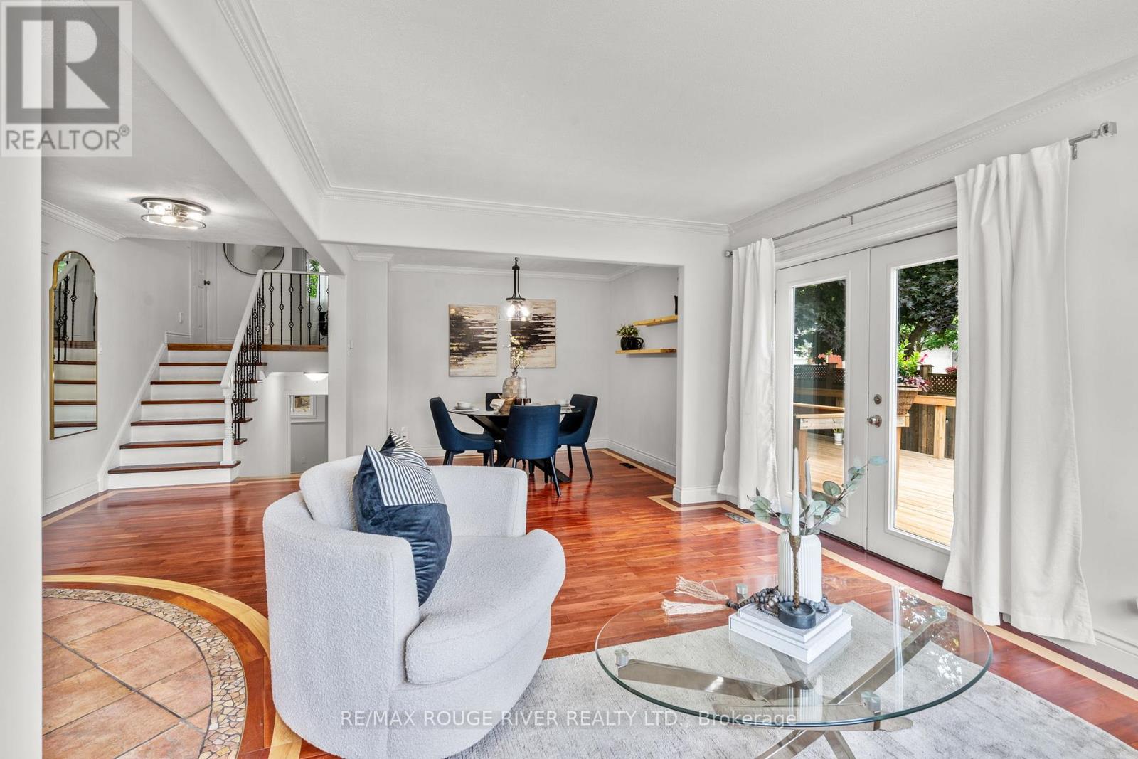 Photo 6 of 41 Peachtree Crescent, Clarington ON