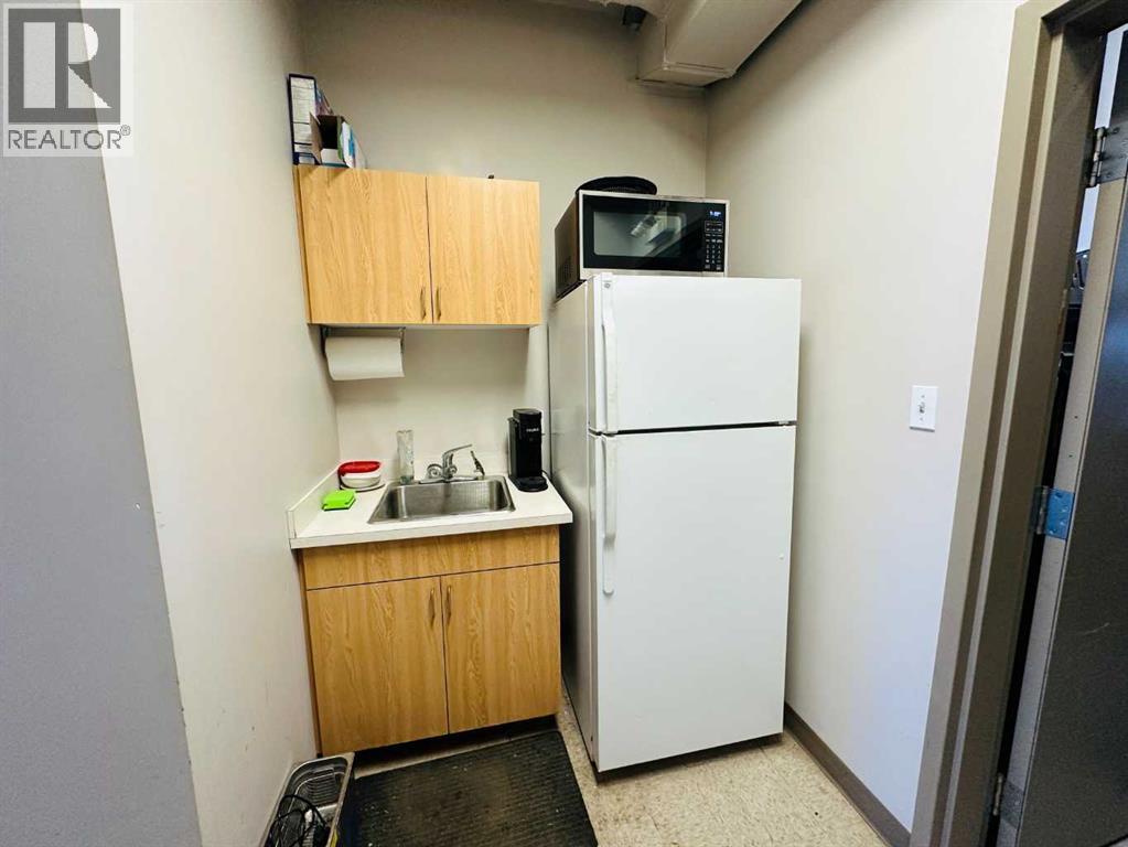 Photo 10 of 14 10322 74 Avenue, Clairmont AB