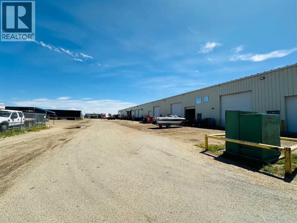 Photo 8 of 14 10322 74 Avenue, Clairmont AB