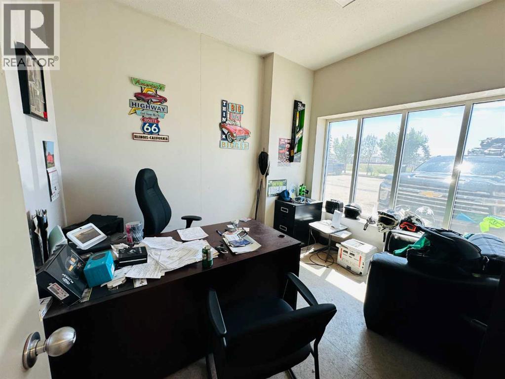 Photo 11 of 14 10322 74 Avenue, Clairmont AB