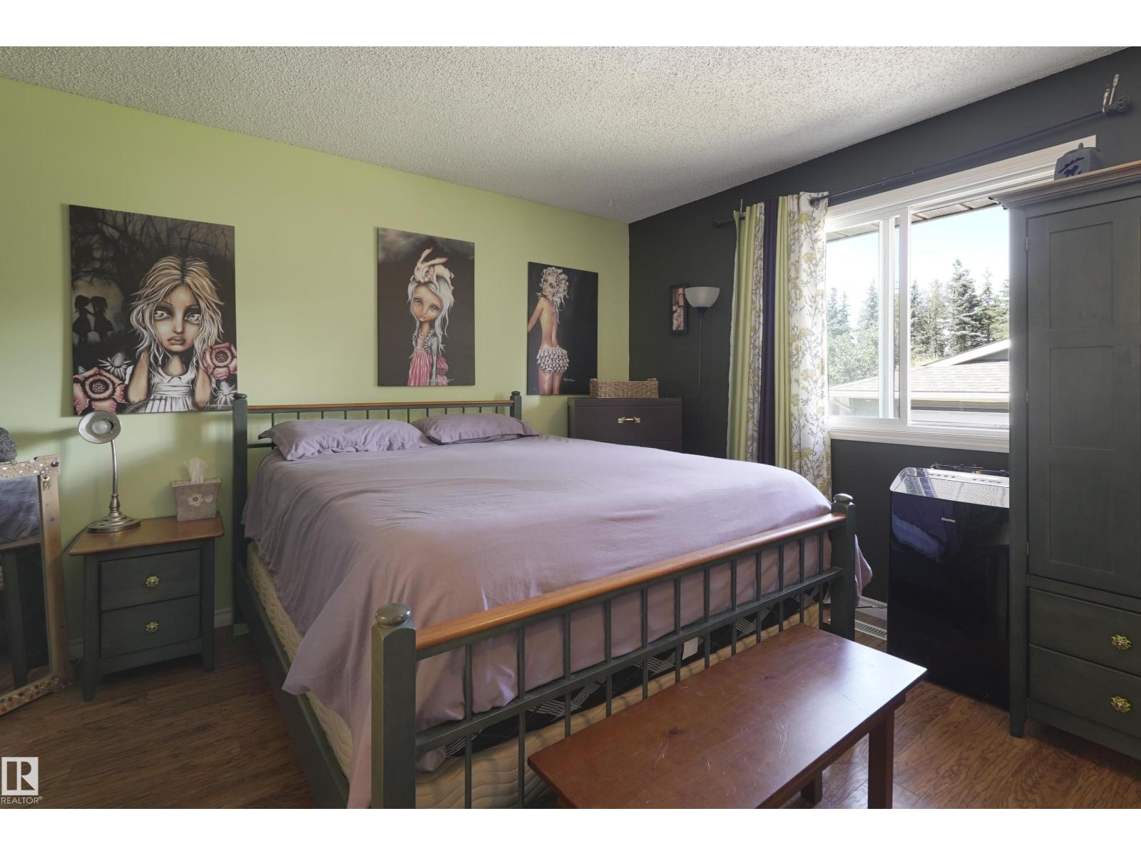Photo 16 of 18522 99 A Av Nw, Edmonton AB