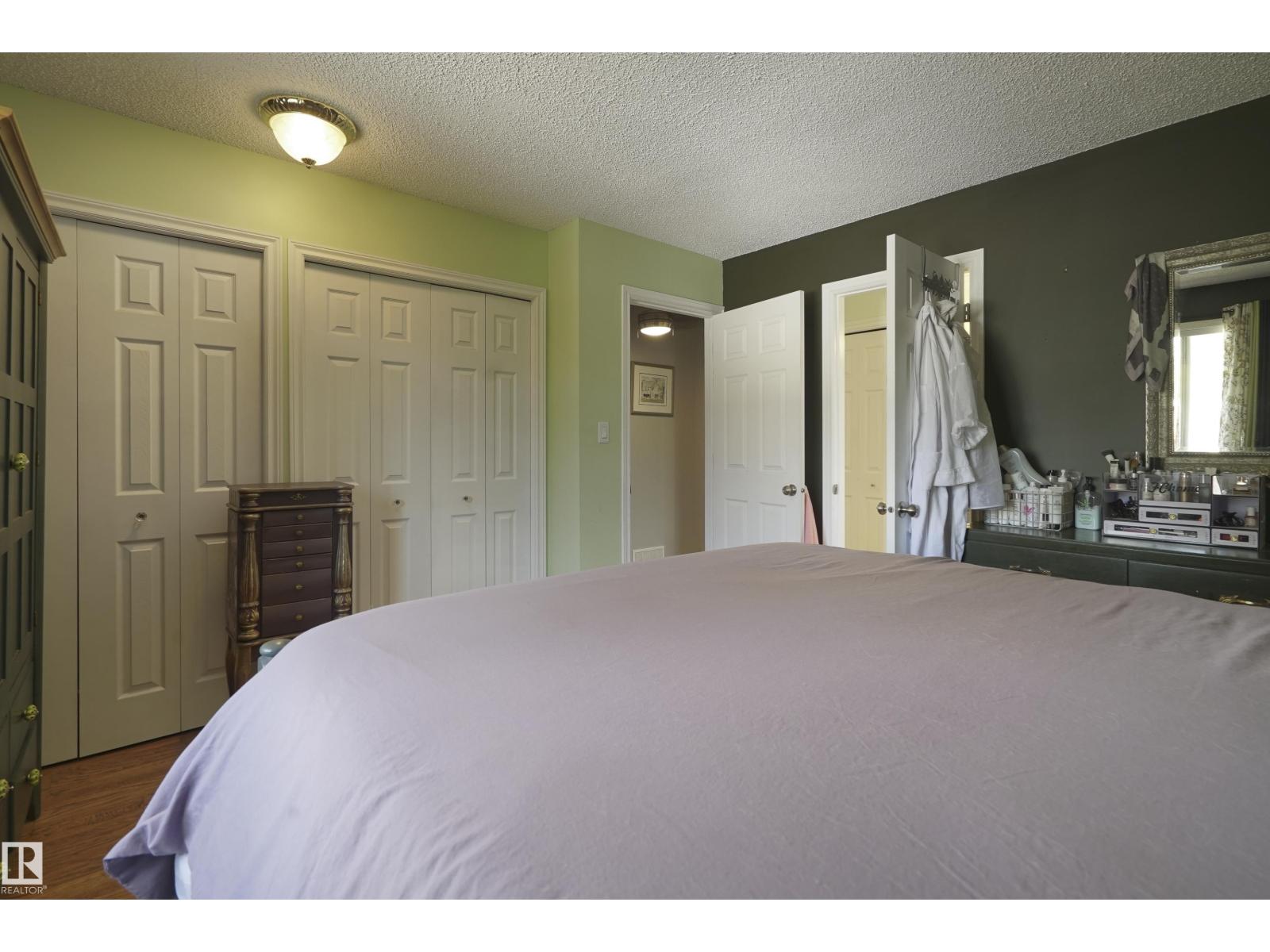 Photo 18 of 18522 99 A Av Nw, Edmonton AB