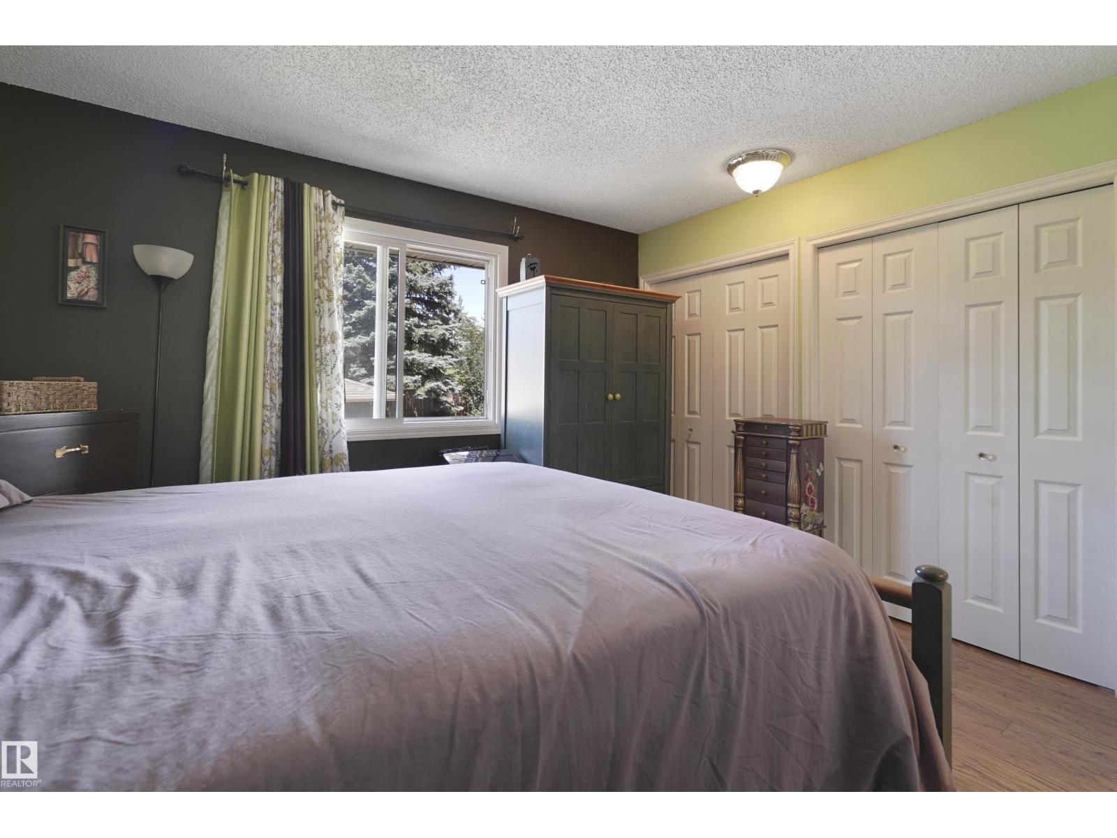 Photo 19 of 18522 99 A Av Nw, Edmonton AB