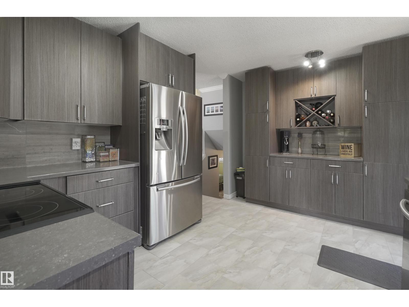 Photo 2 of 18522 99 A Av Nw, Edmonton AB