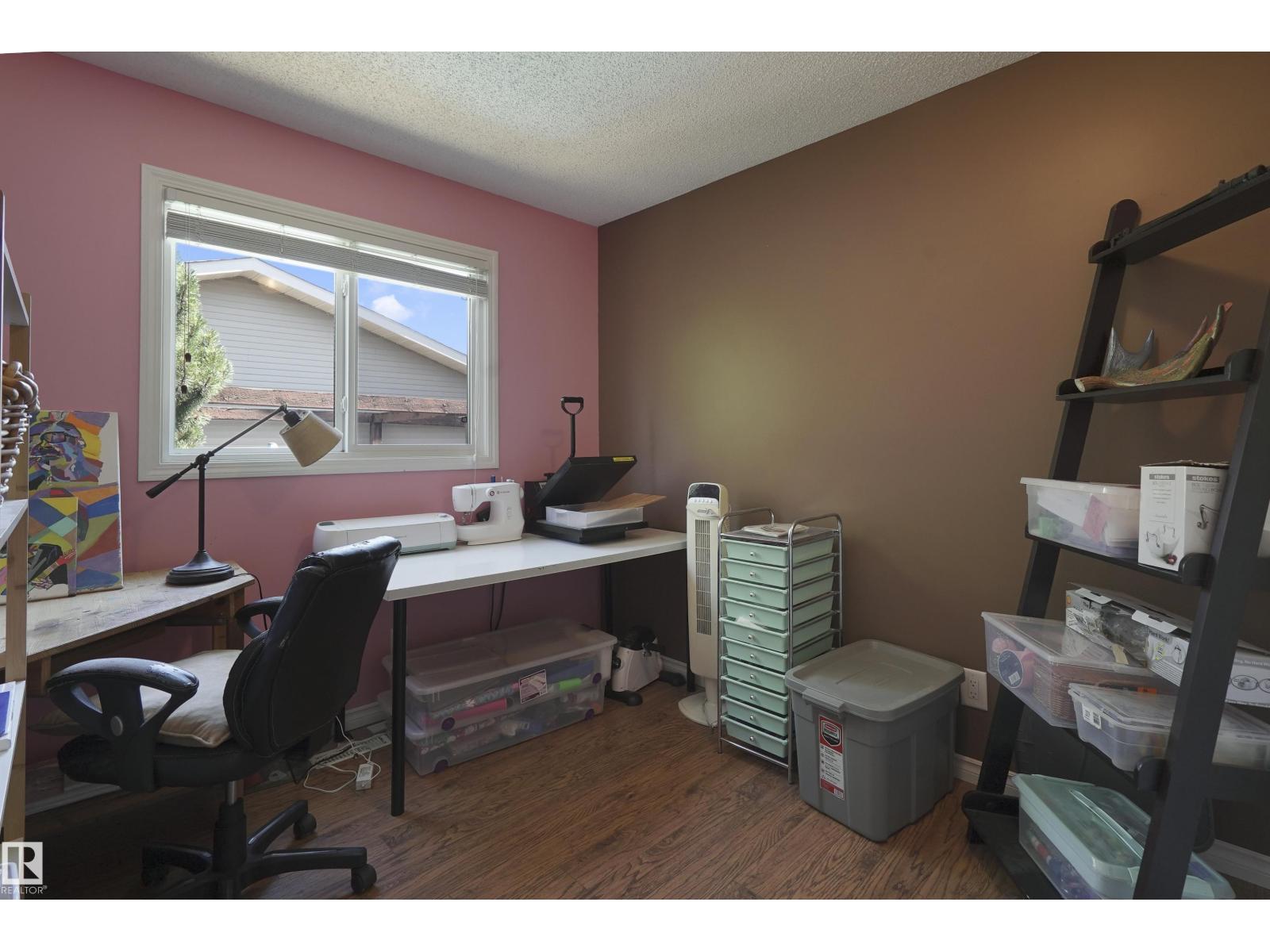 Photo 23 of 18522 99 A Av Nw, Edmonton AB