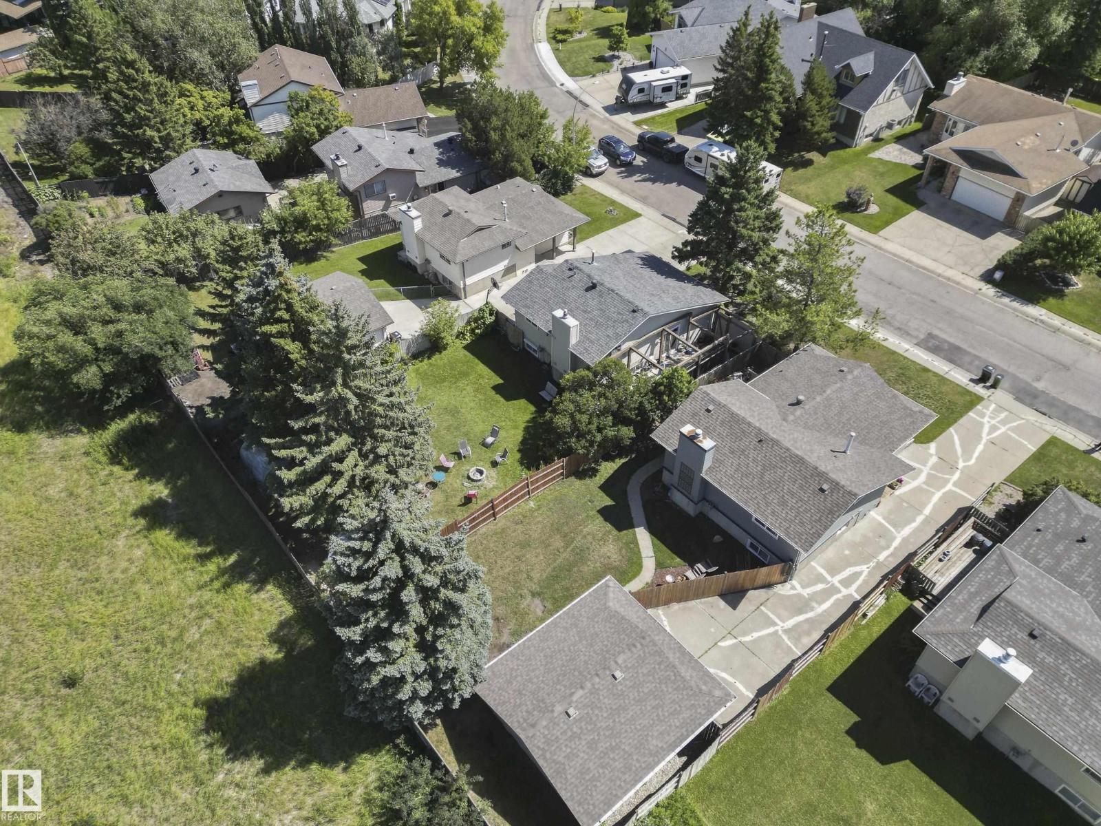 Photo 3 of 18522 99 A Av Nw, Edmonton AB