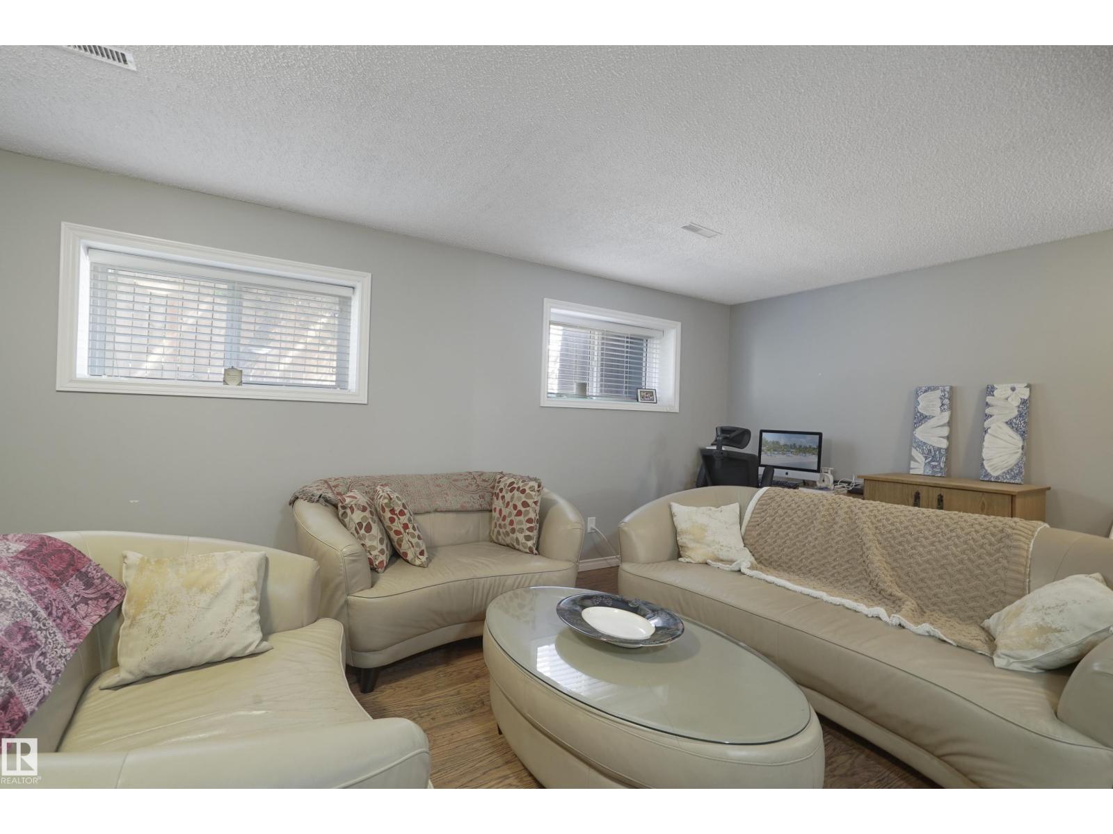 Photo 30 of 18522 99 A Av Nw, Edmonton AB