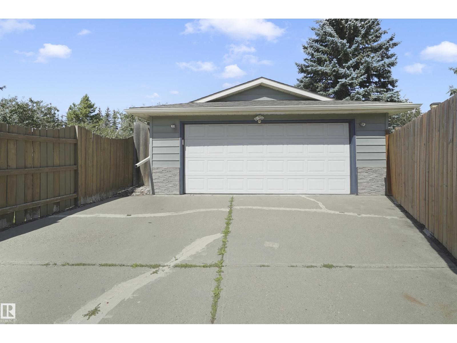Photo 41 of 18522 99 A Av Nw, Edmonton AB