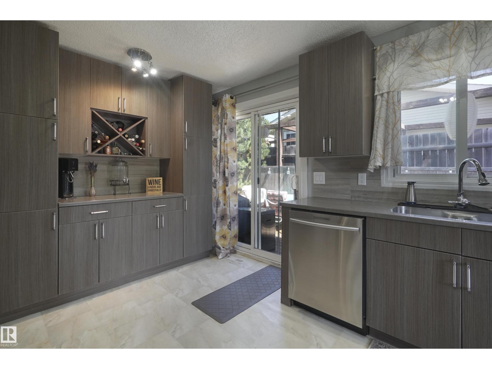 Photo 6 of 18522 99 A Av Nw, Edmonton AB