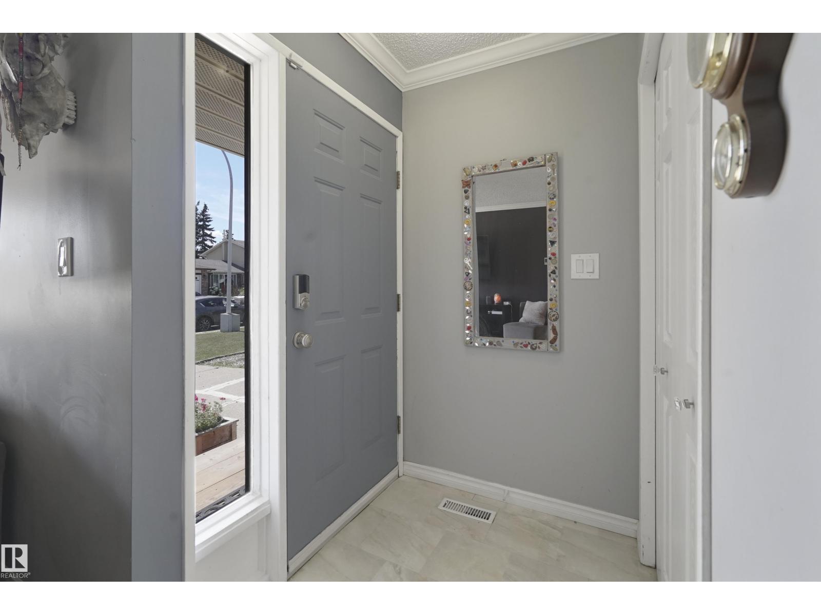 Photo 7 of 18522 99 A Av Nw, Edmonton AB