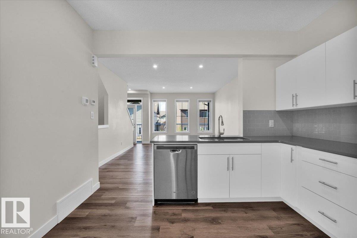 Photo 15 of 28 1051 Graydon Hill Bv Sw, Edmonton AB