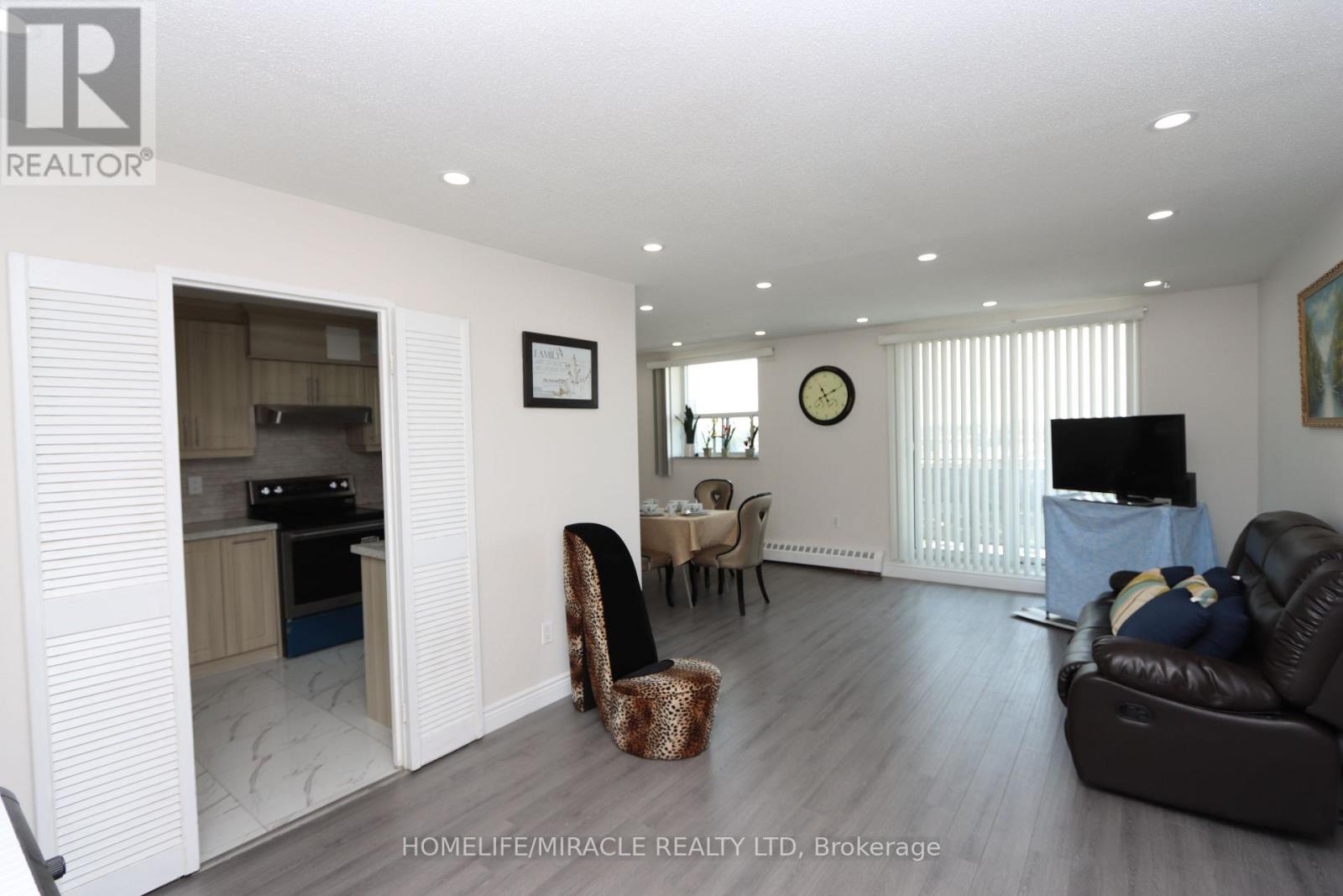 Photo 9 of 608 3533 Derry Road E, Mississauga ON