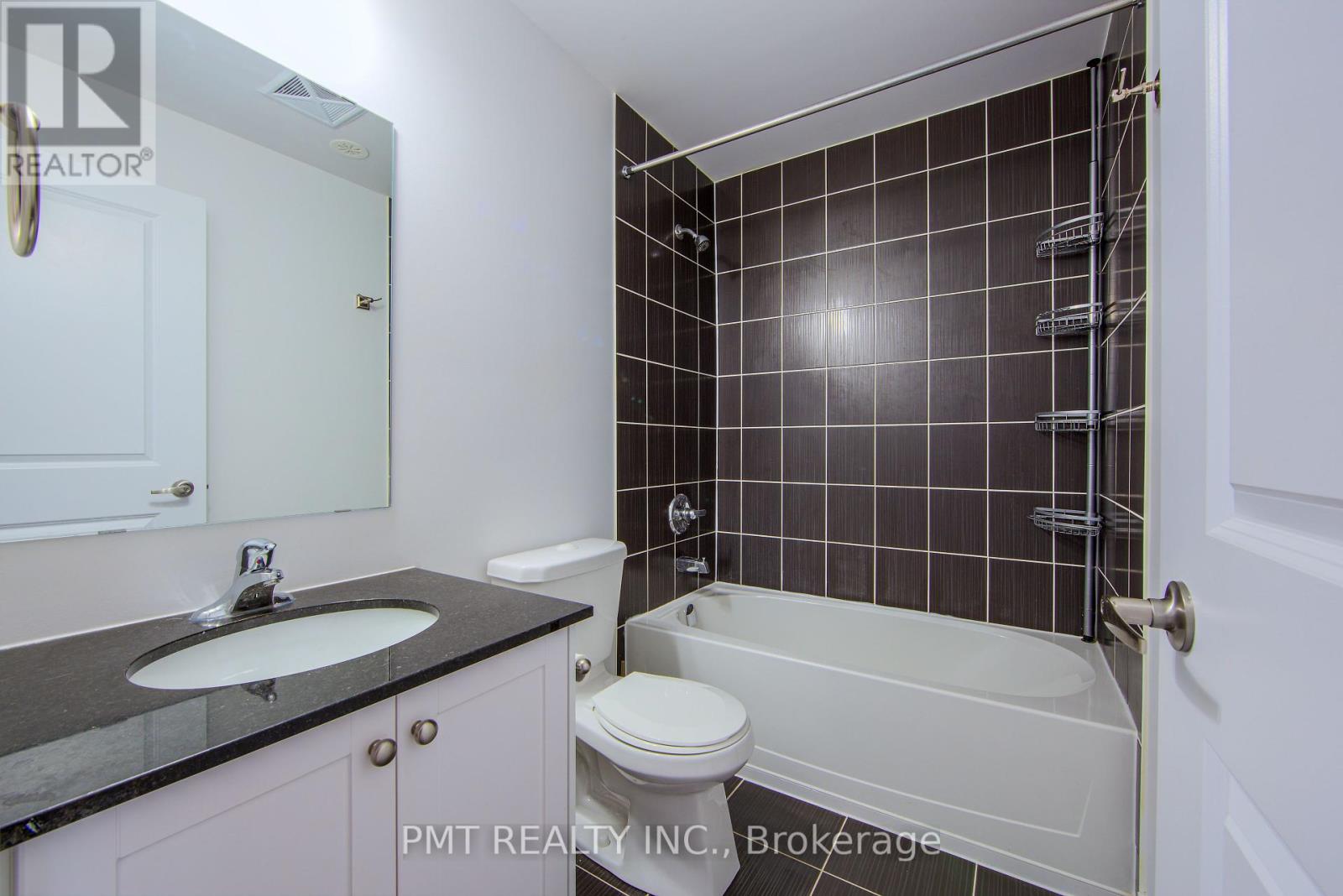 Photo 2 of Th 65 60 Winston Park Boulevard, Toronto ON
