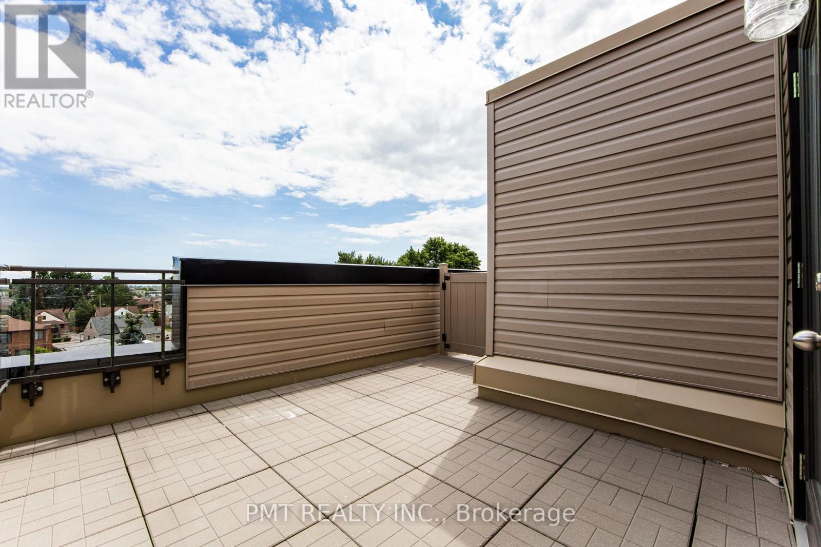 Photo 5 of Th 65 60 Winston Park Boulevard, Toronto ON