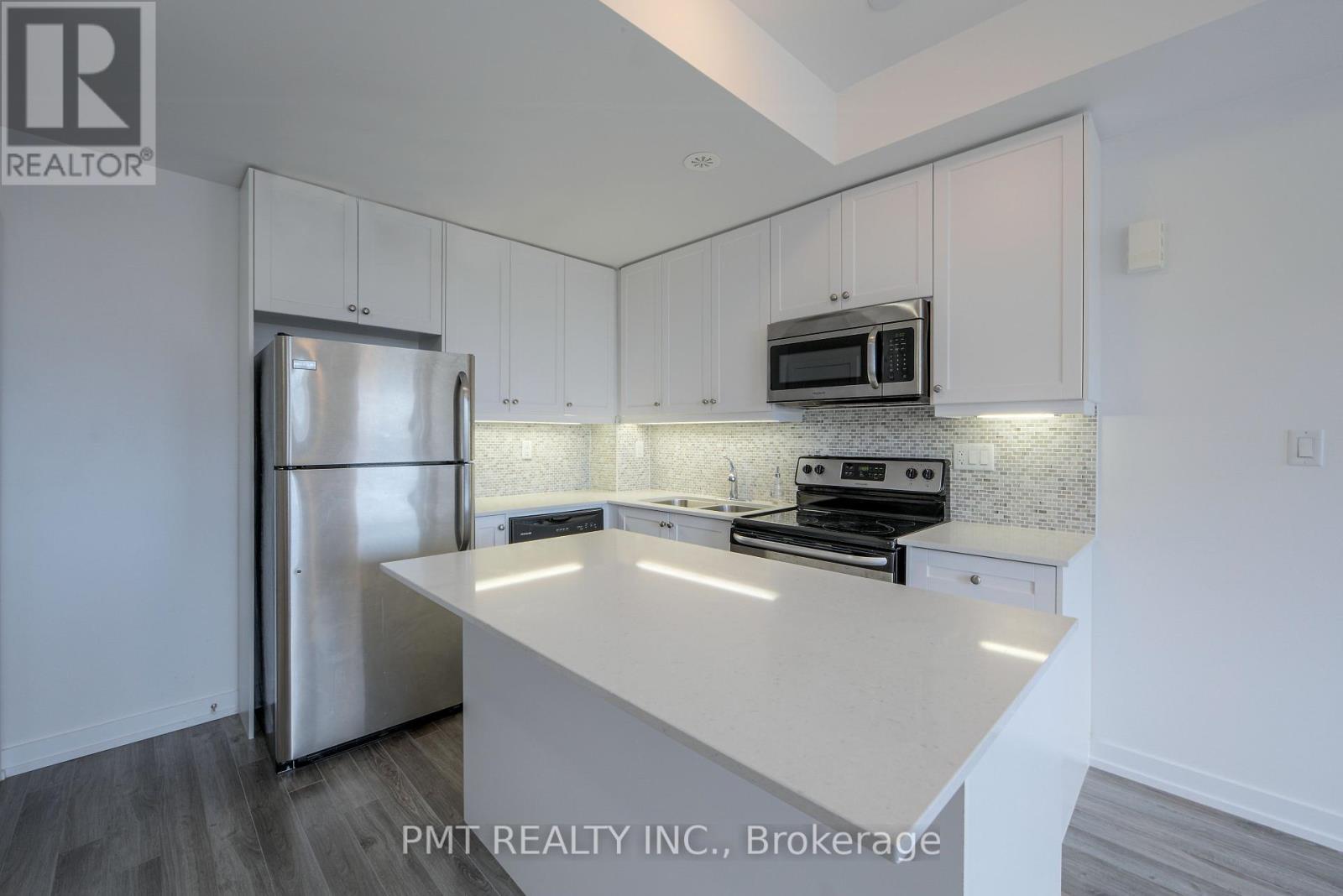 Photo 9 of Th 65 60 Winston Park Boulevard, Toronto ON