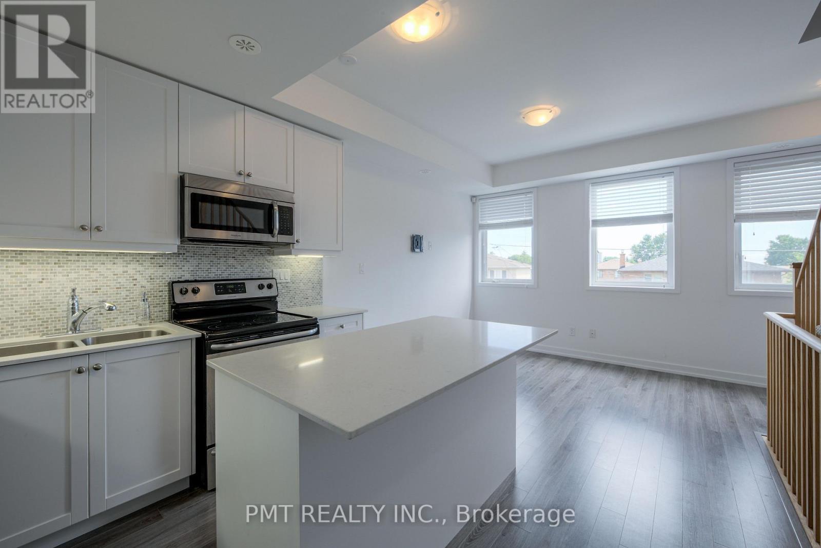 Photo 10 of Th 65 60 Winston Park Boulevard, Toronto ON