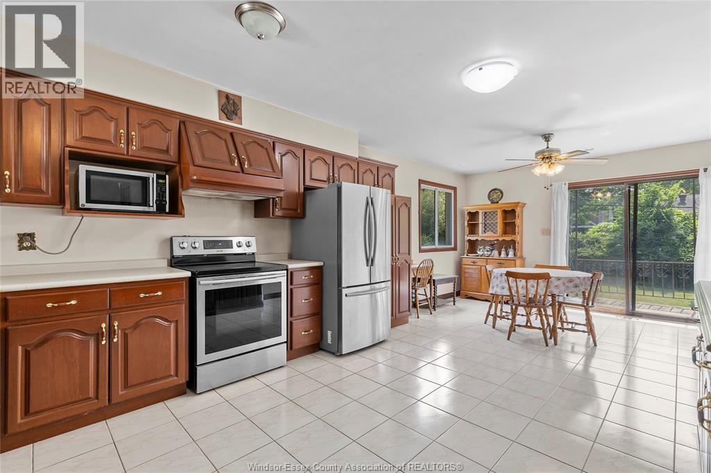 Photo 18 of 277 Villaire Avenue, Windsor ON