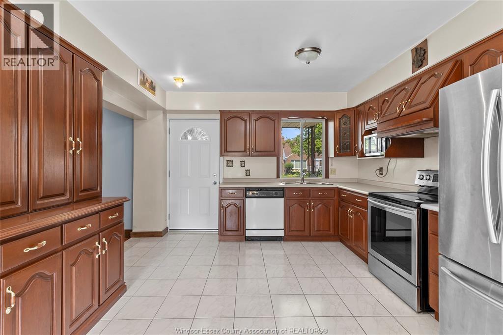 Photo 17 of 277 Villaire Avenue, Windsor ON