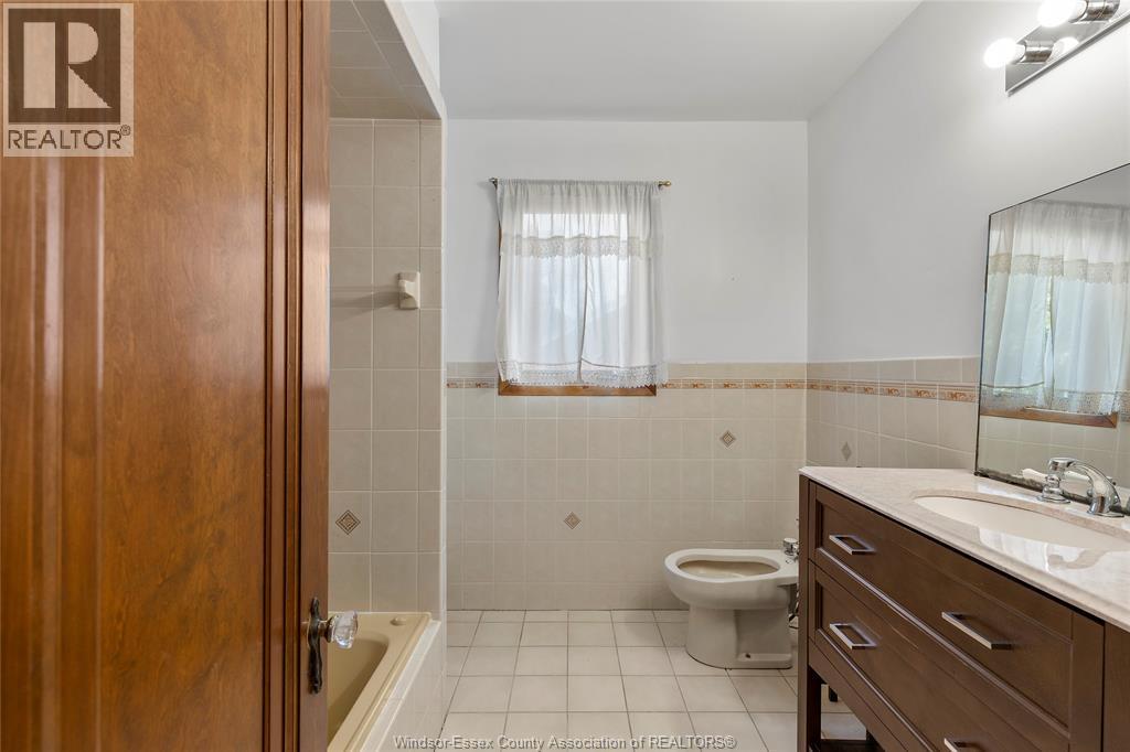 Photo 37 of 277 Villaire Avenue, Windsor ON