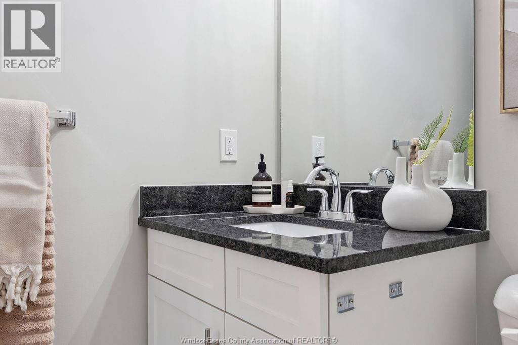 Photo 21 of 231 Livingstone, Amherstburg ON
