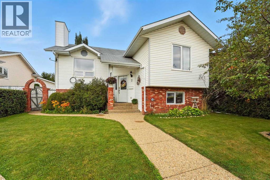 Photo 1 of 7 Kemp Avenue, Red Deer AB