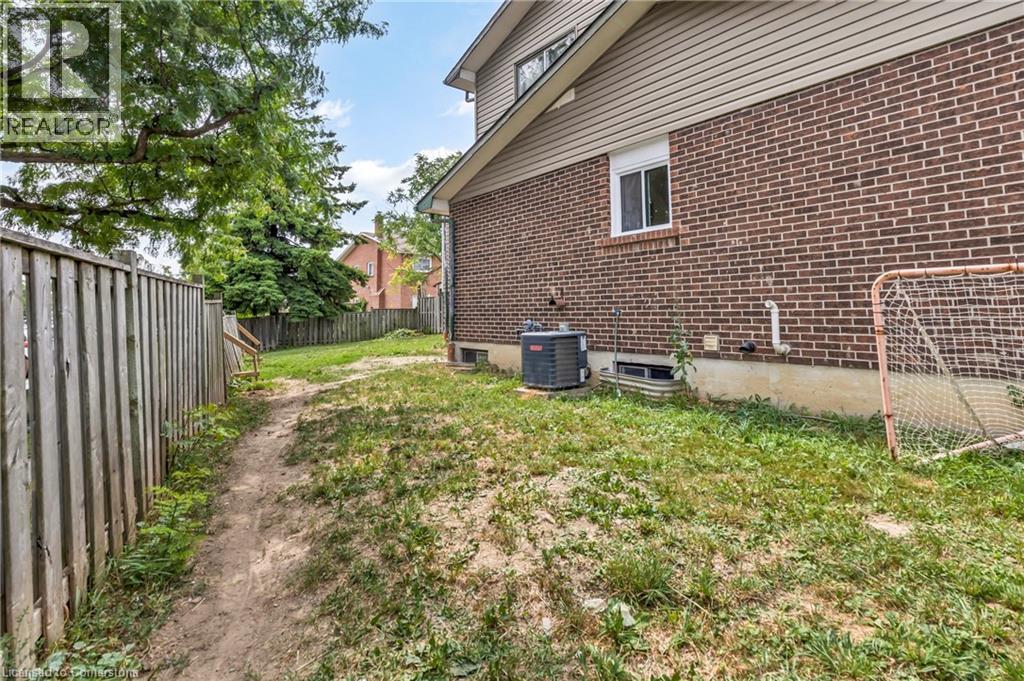 Photo 8 of 47 Carter Drive, Brampton ON
