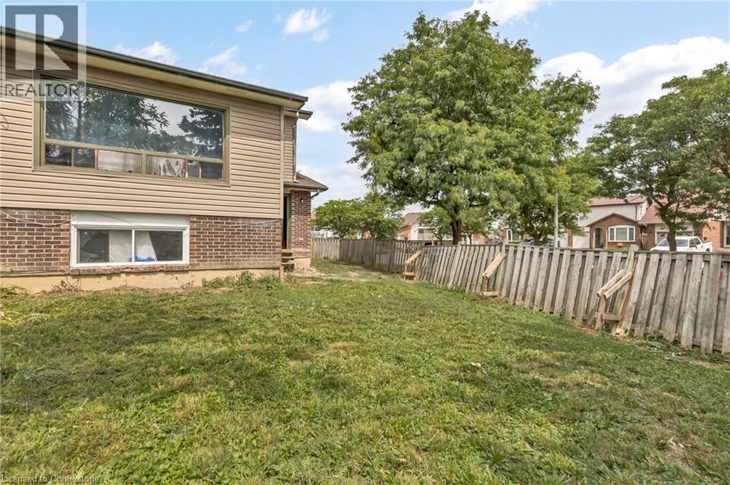 Photo 3 of 47 Carter Drive, Brampton ON