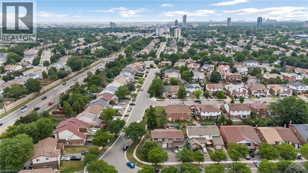 Photo 7 of 47 Carter Drive, Brampton ON