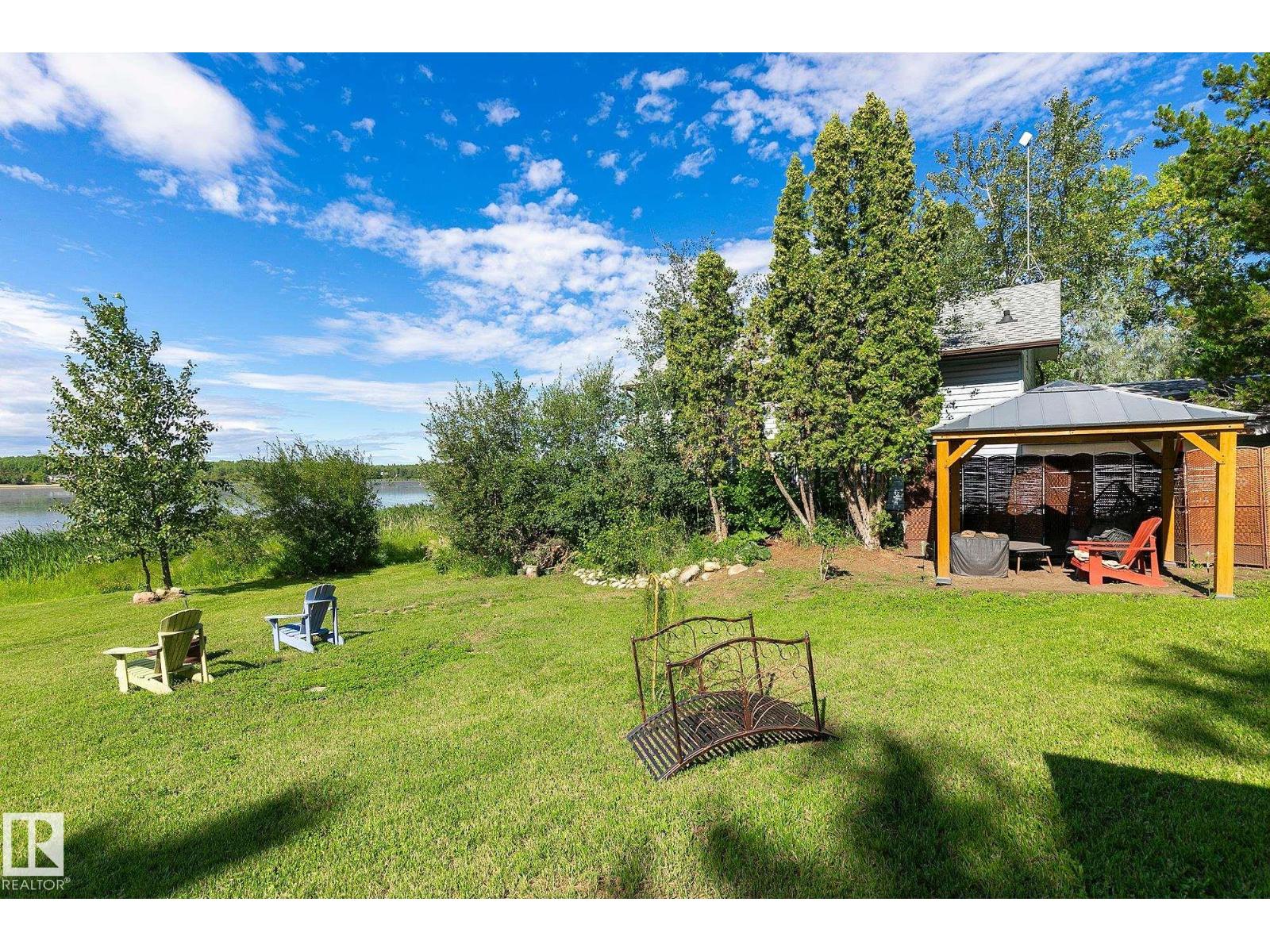 Photo 10 of 201 Lakeshore Dr, Rural Lac Ste Anne County AB