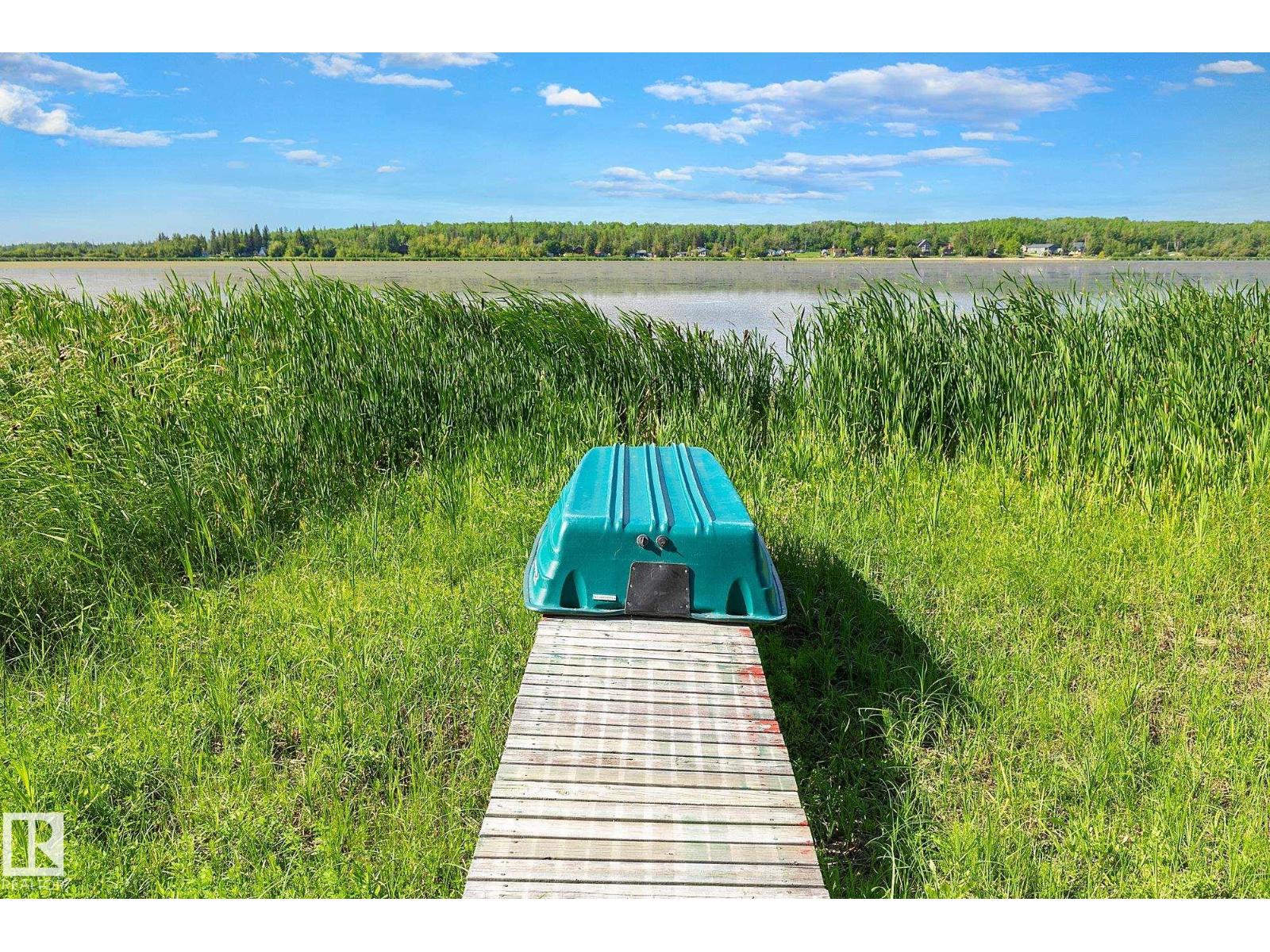 Photo 11 of 201 Lakeshore Dr, Rural Lac Ste Anne County AB