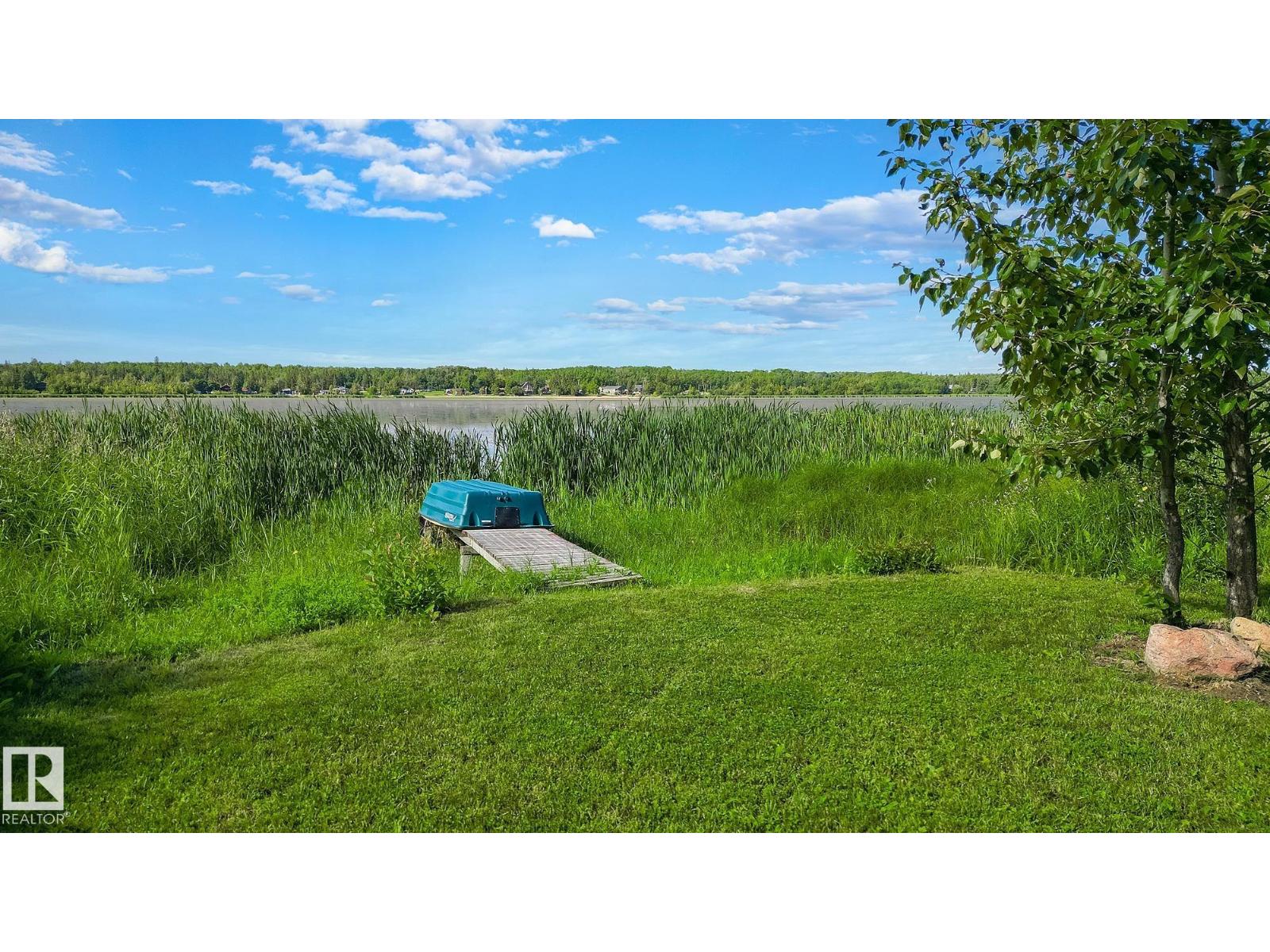Photo 13 of 201 Lakeshore Dr, Rural Lac Ste Anne County AB