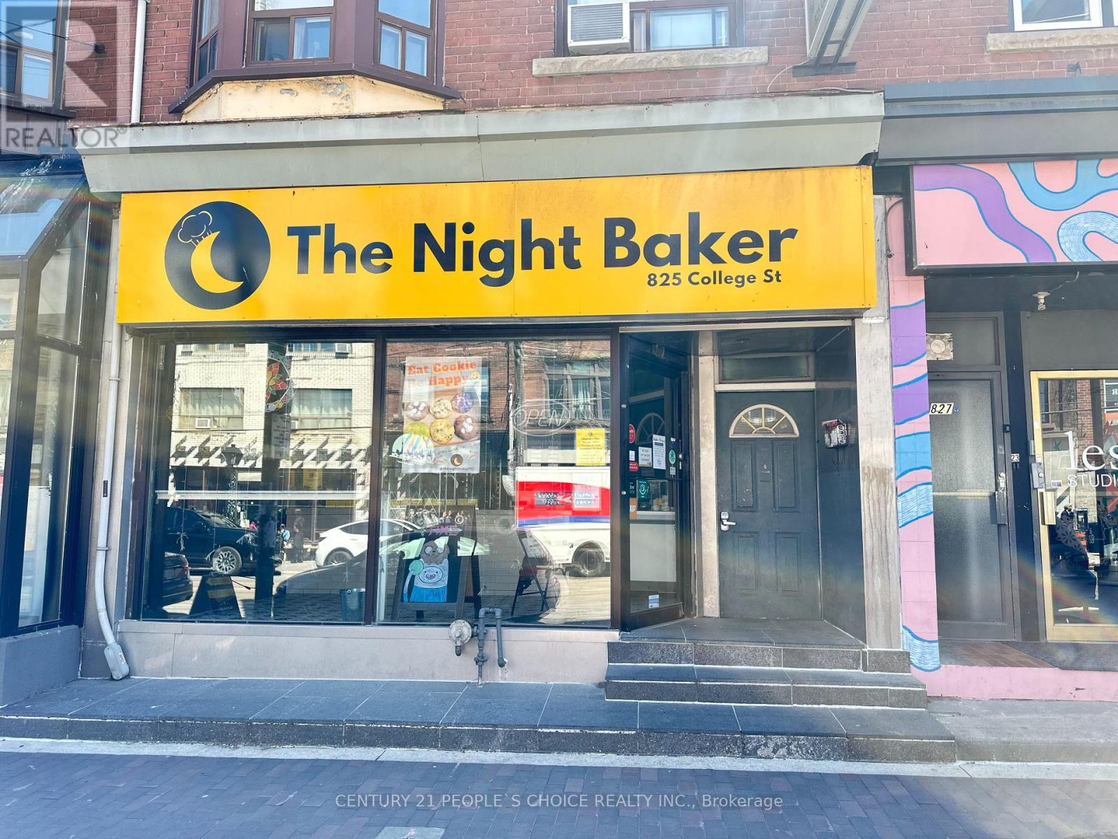 Photo 4 of 825 College Street, Toronto ON
