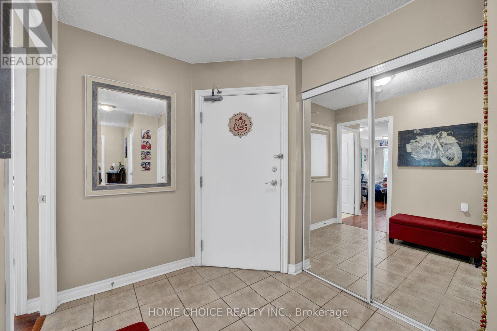 Photo 8 of 206 935 Sheppard Avenue W, Toronto ON