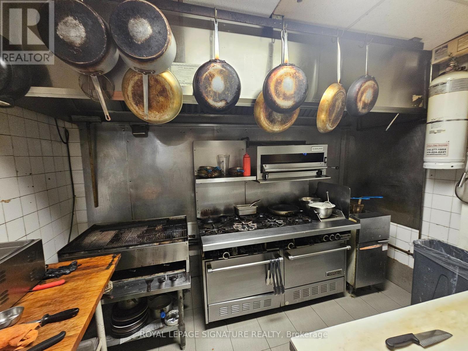 Photo 10 of 1 1954 Yonge Street, Toronto ON