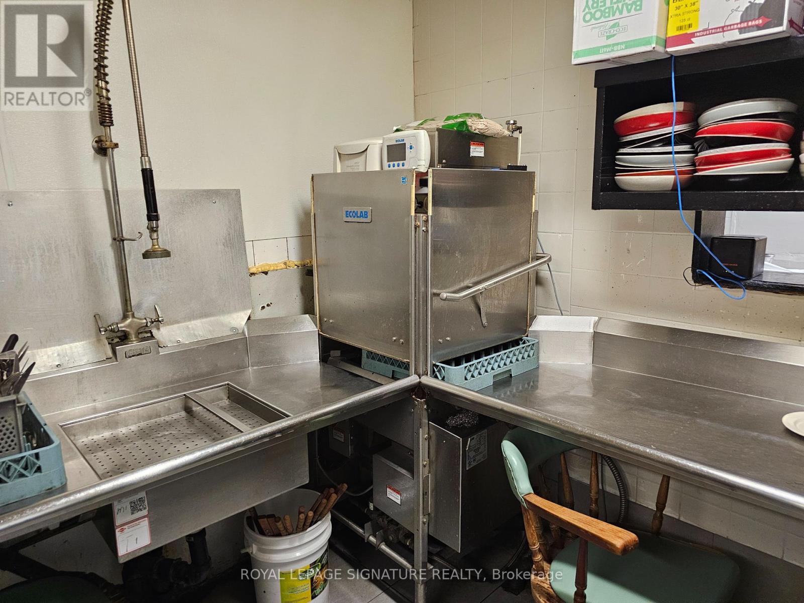 Photo 11 of 1 1954 Yonge Street, Toronto ON