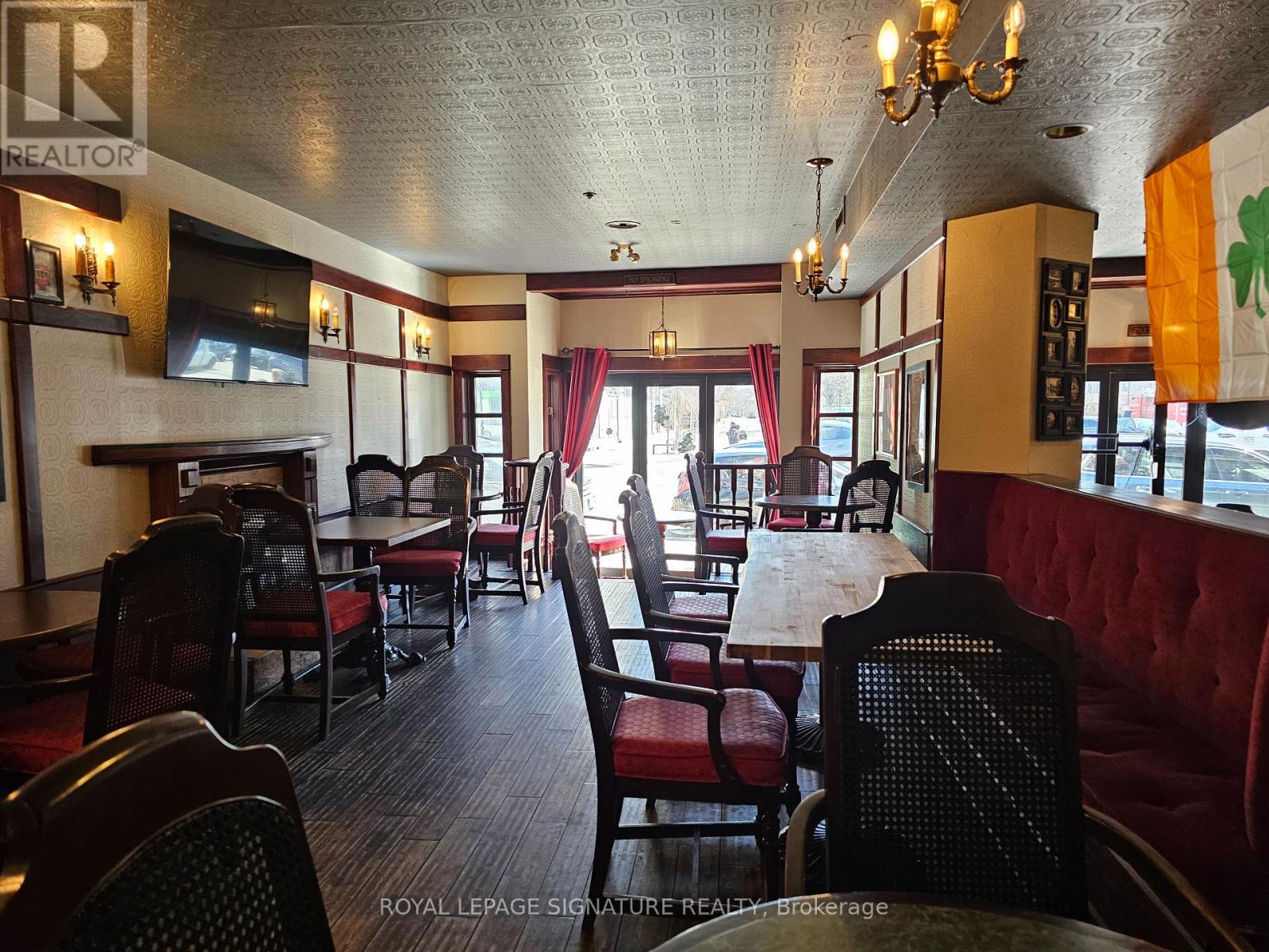 Photo 4 of 1 1954 Yonge Street, Toronto ON