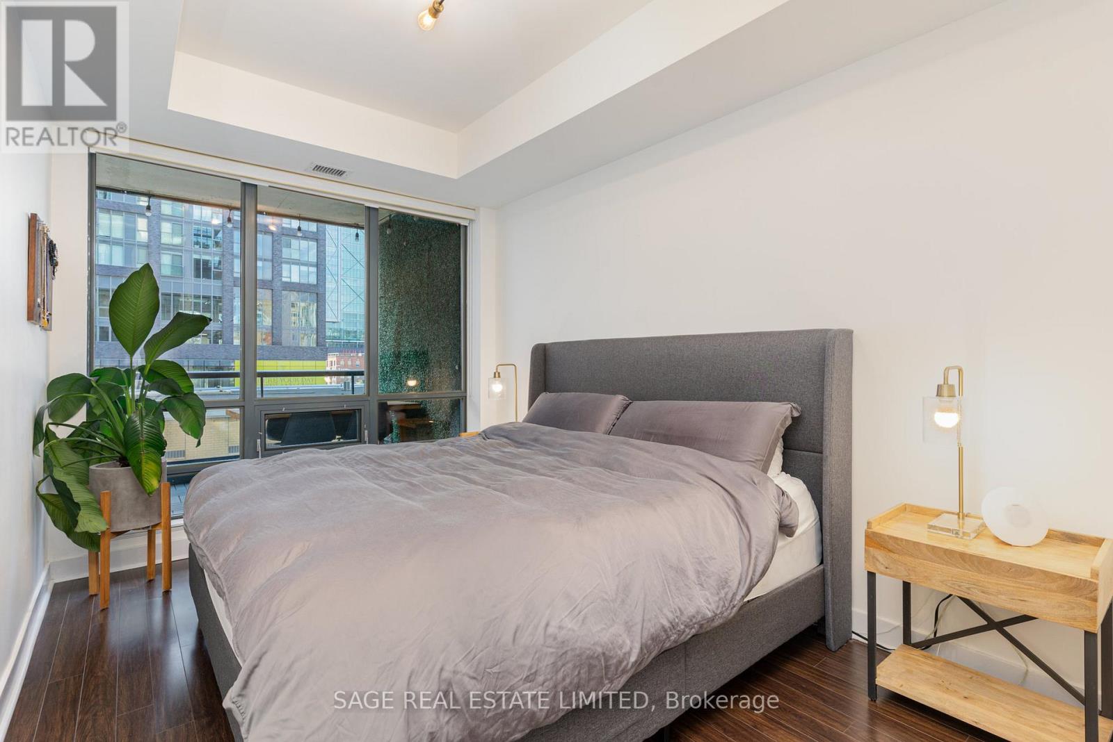 Photo 11 of 309 438 King Street W, Toronto ON