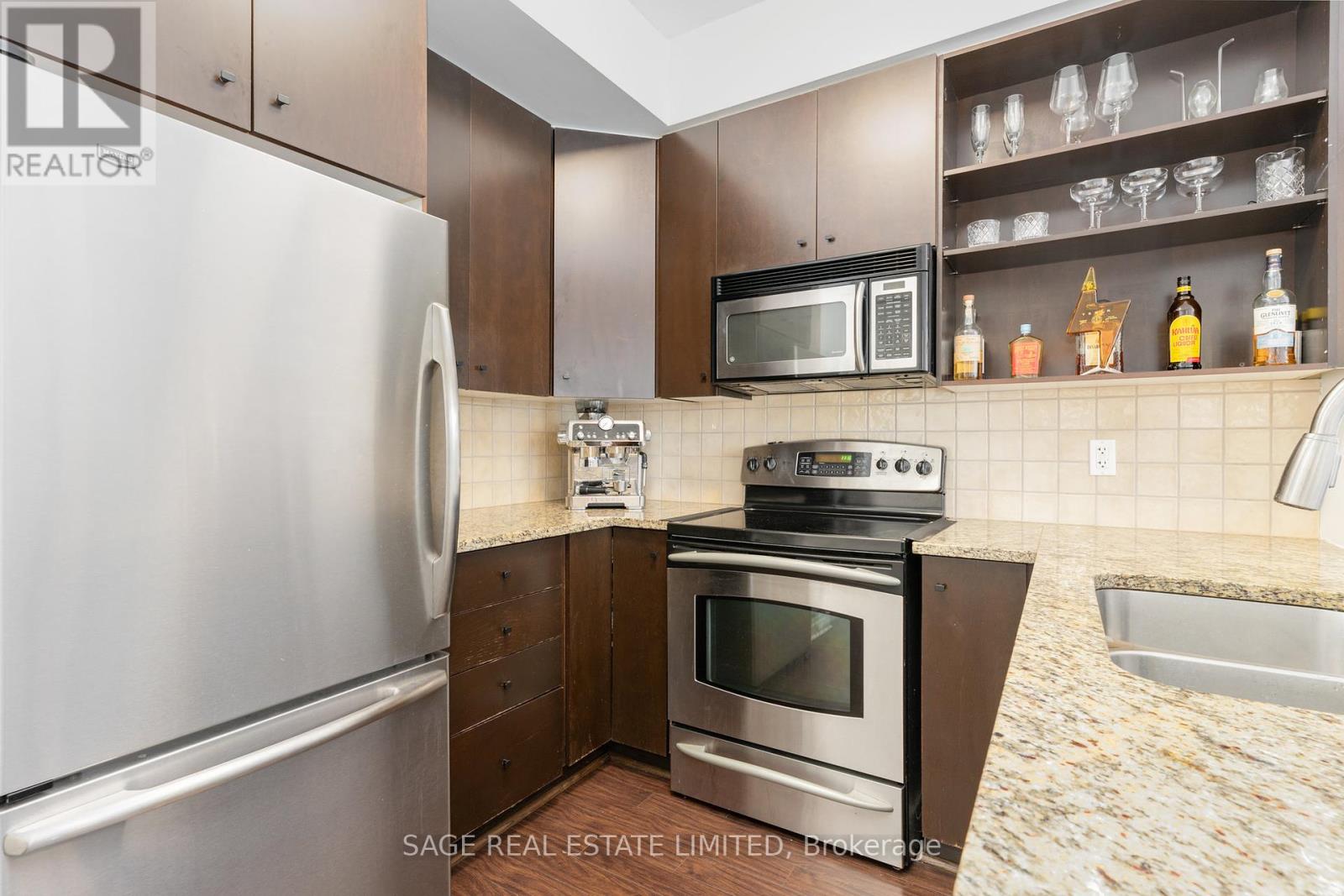 Photo 7 of 309 438 King Street W, Toronto ON
