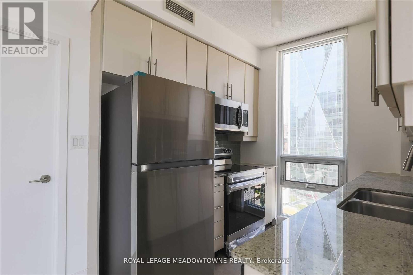 Photo 19 of 1805 18 Harbour Street, Toronto ON