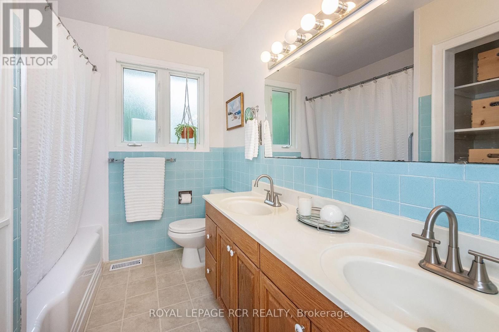 Photo 12 of 76 Elizabeth Street, Orangeville ON