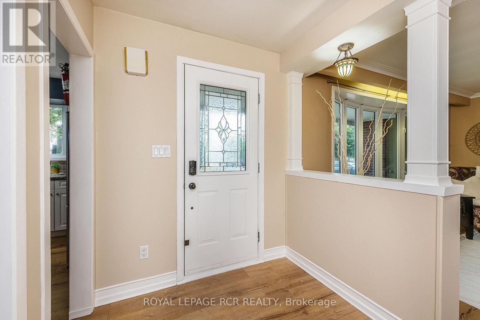 Photo 4 of 76 Elizabeth Street, Orangeville ON