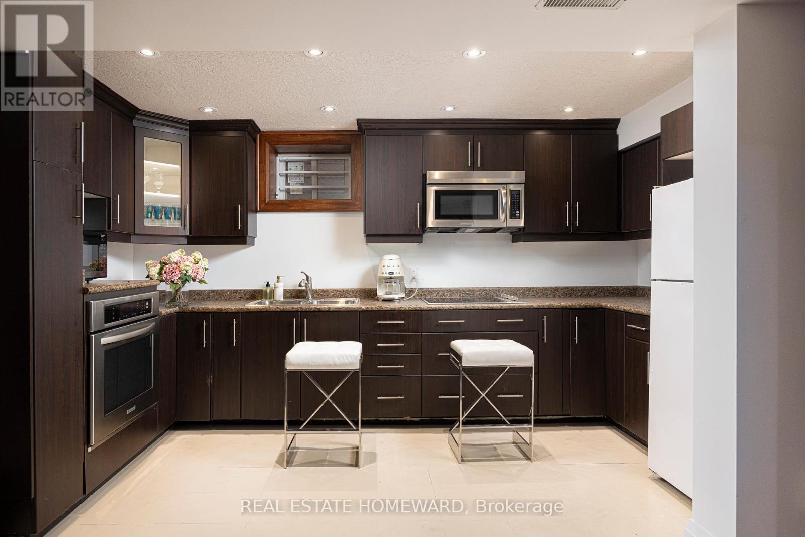Photo 40 of 2 Park Avenue, Toronto ON