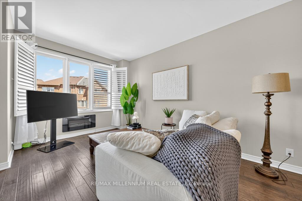 Photo 12 of 146 Harvest Hills Boulevard N, East Gwillimbury ON
