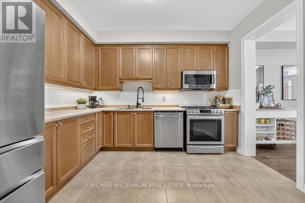 Photo 14 of 146 Harvest Hills Boulevard N, East Gwillimbury ON