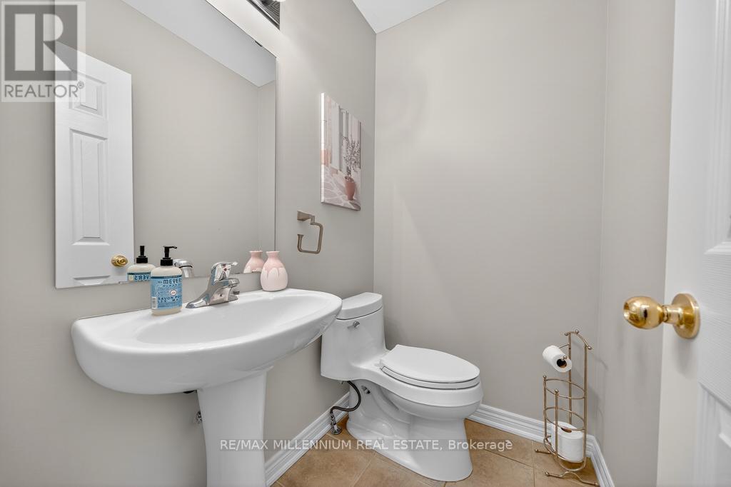 Photo 16 of 146 Harvest Hills Boulevard N, East Gwillimbury ON