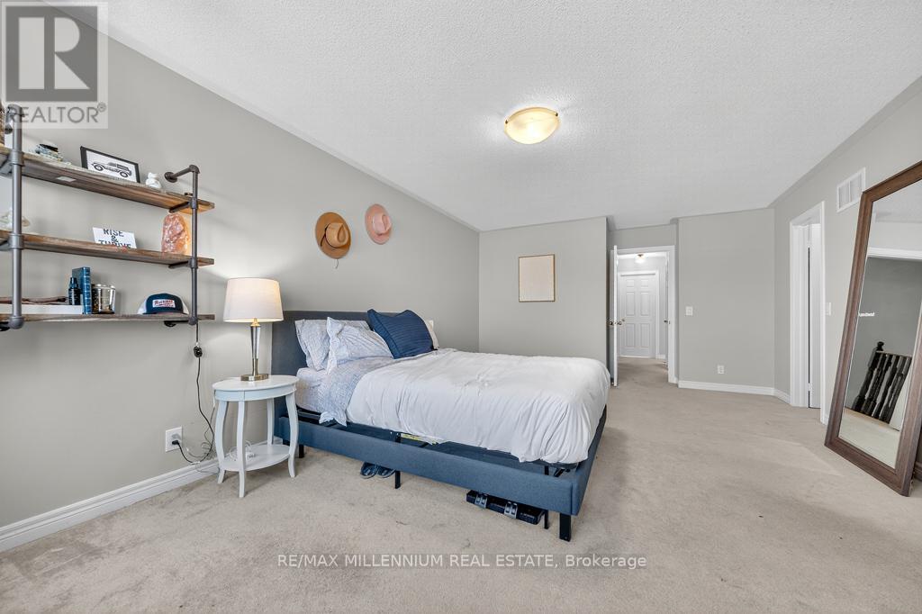 Photo 18 of 146 Harvest Hills Boulevard N, East Gwillimbury ON