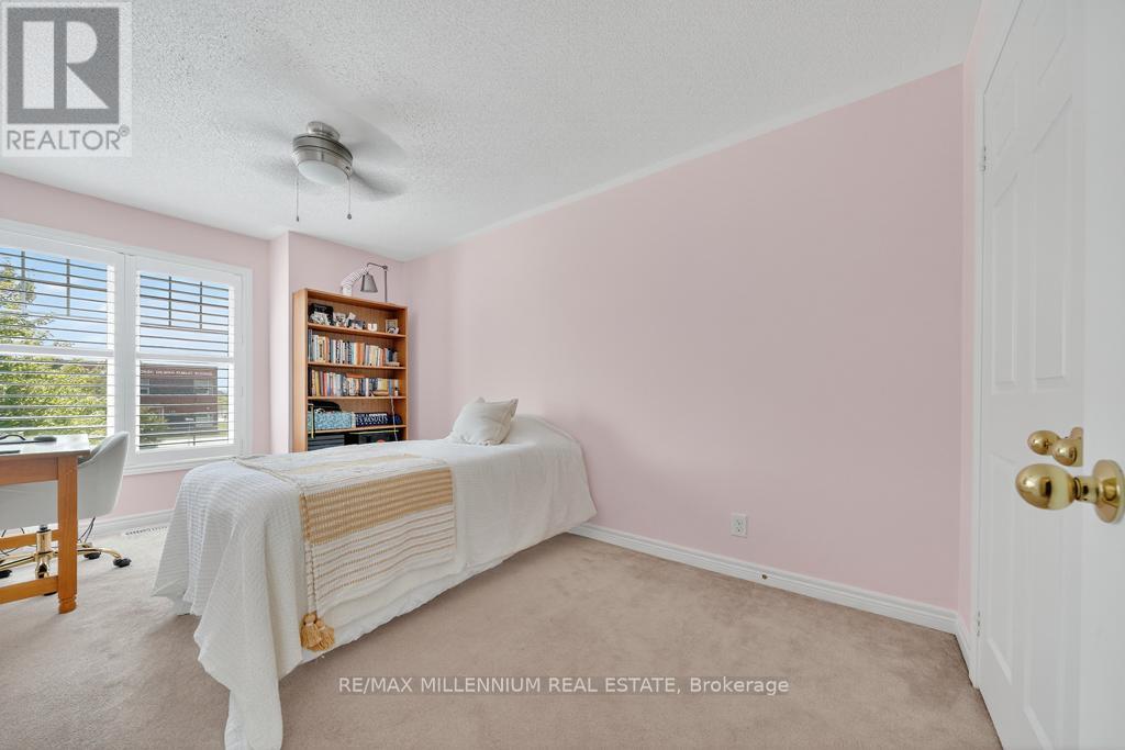 Photo 11 of 146 Harvest Hills Boulevard N, East Gwillimbury ON