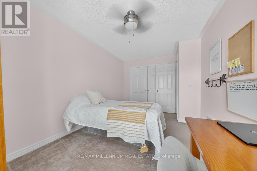 Photo 8 of 146 Harvest Hills Boulevard N, East Gwillimbury ON