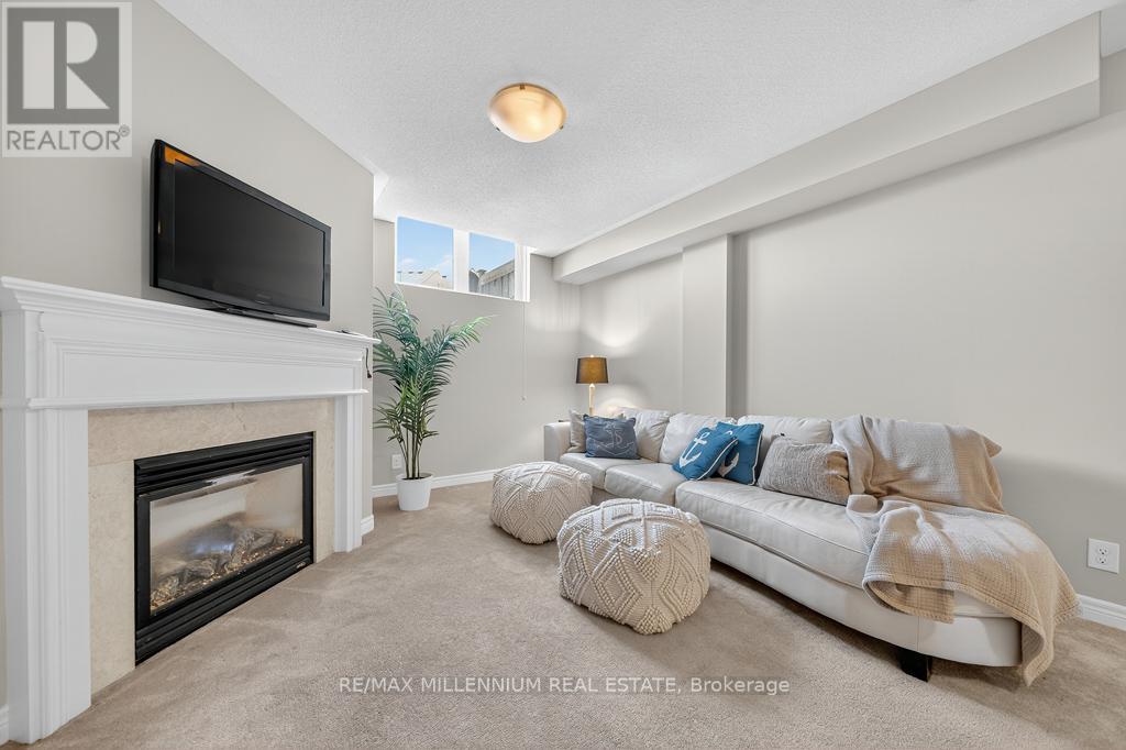Photo 4 of 146 Harvest Hills Boulevard N, East Gwillimbury ON
